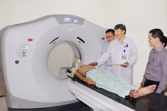 Máy xạ trị gia tốc tuyến tính tại Bệnh viện Ung bướu Nghệ An. Ảnh: Bệnh viện Ung bướu Nghệ An.