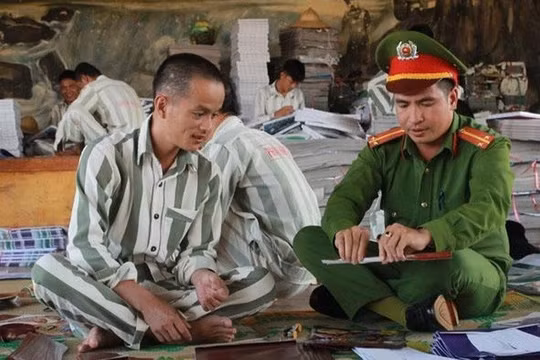 Ban Bí thư: Kiên quyết xử lý SIM rác, tài khoản ảo, bảo vệ trẻ em trên không gian mạng