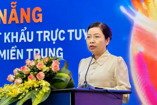Bà Lê Thị Kim Phương, Giám đốc Sở Công thương TP Đà Nẵng phát biểu tại hội thảo "Đà Nẵng xuất khẩu trực tuyến khu vực miền Trung". Ảnh XM
