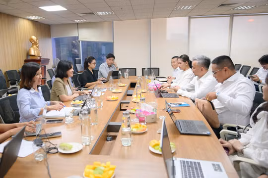 Toàn cảnh buổi làm việc của Trung tâm Chứng thực điện tử quốc gia (Việt Nam) và đoàn công tác Trung tâm Internet quốc gia Lào (LANIC).