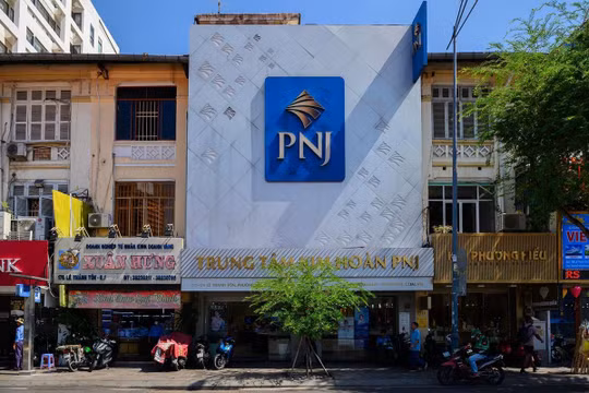 Cổ phiếu PNJ bất ngờ "cháy hàng"