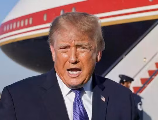 "Trông anh quá tệ hại": Ông Trump mắng thẳng mặt phóng viên