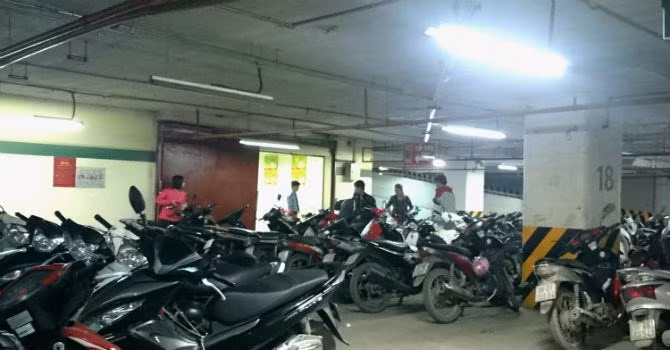 Hầm để xe tầng 2 siêu thị Big C The Garden.