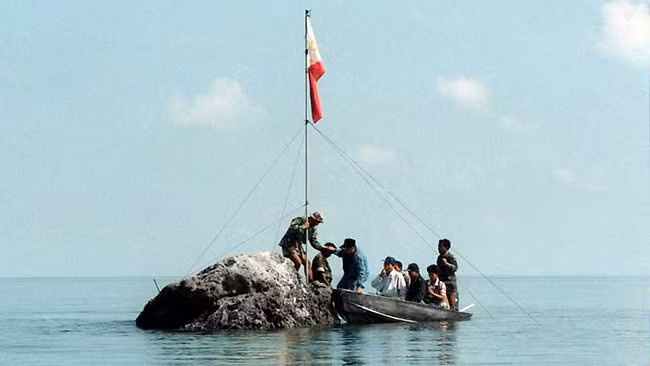 Bãi cạn Scarborough nằm trong vùng đặc quyền kinh tế của Philippines - Ảnh: Philstar
