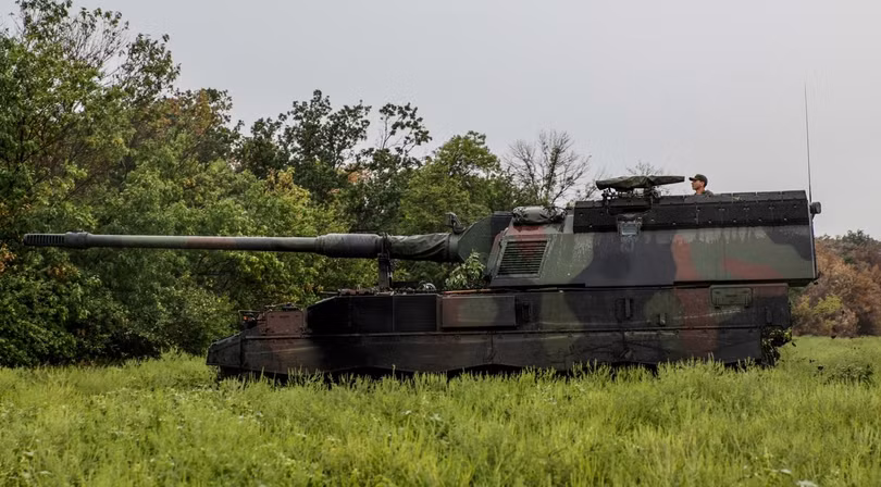 Lựu pháo tự hành Panzerhaubitze 2000 (PzH 2000) của Đức viện trợ cho quân đội Ukraine. Ảnh Military Ukraine. Lựu pháo tự hành Panzerhaubitze 2000 (PzH 2000) của Đức viện trợ cho quân đội Ukraine. Ảnh Military Ukraine.