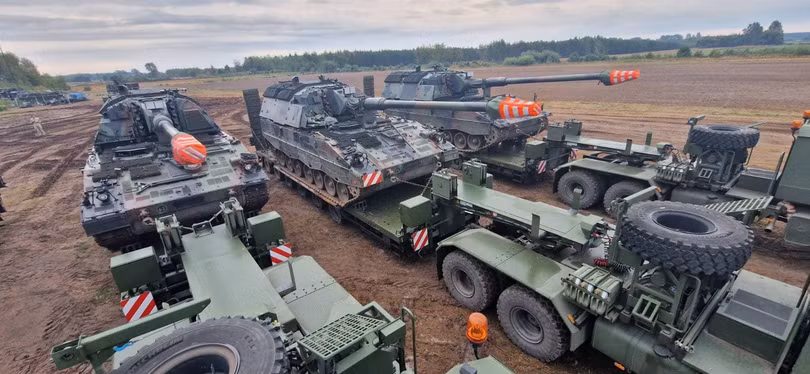 Pháo tự hành PZH 2000 của Ukraine được gửi đến Litva để sửa chữa, ngày 16/9/ 2022. Ảnh: Bộ Quốc phòng Litva Pháo tự hành PZH 2000 của Ukraine được gửi đến Litva để sửa chữa, ngày 16/9/ 2022. Ảnh: Bộ Quốc phòng Litva