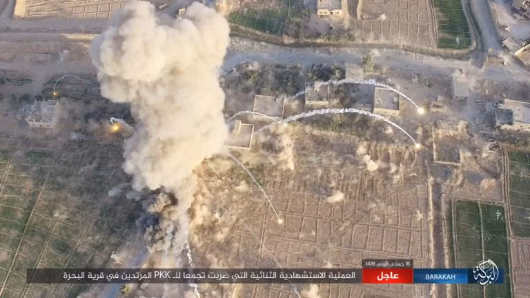 Xe đánh bom tự sát tấn công lực lượng SDF trên chiến trường Deir Ezzor - ảnh Amaq