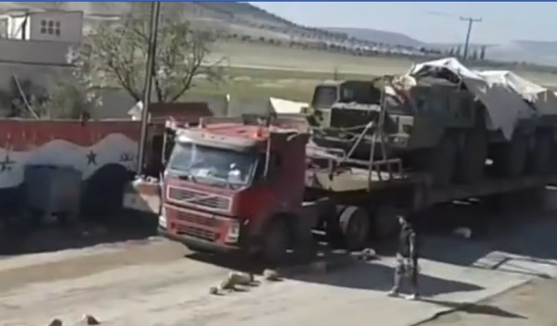 Xe vận tải đặc chủng chở tổ hợp tên lửa Tochka đến Damascus - ảnh minh họa video