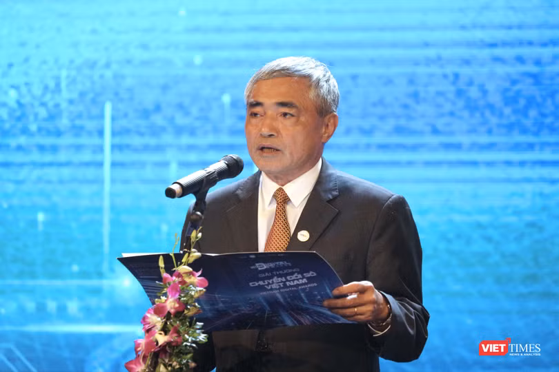 Chủ tịch Nguyễn Minh Hồng.jpg