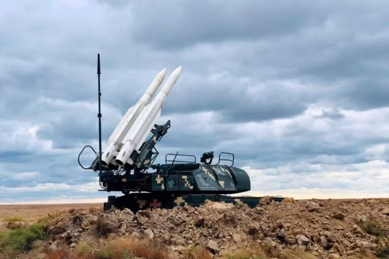 Minh họa hệ thống phòng không Buk-M1 của Ukraine với các tên lửa dòng 9М38 Sea Sparrow. Ảnh Bộ Quốc phòng Ukraine.