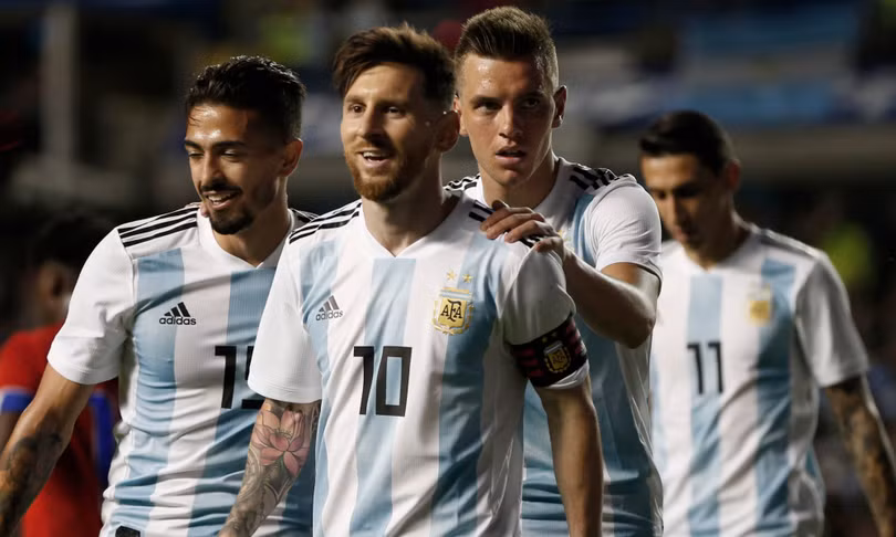 Chiếc cúp vàng World Cup là danh hiệu duy nhất còn thiếu trong bộ sưu tập của Lionel Messi. Ảnh: USAToday