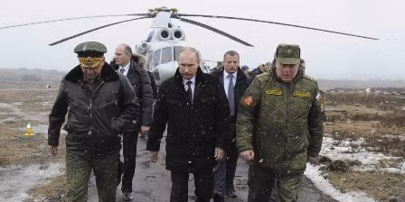 Tổng thống Nga Putin trong thị sát một cuộc diễn tập tại khu vực Bắc Cực.