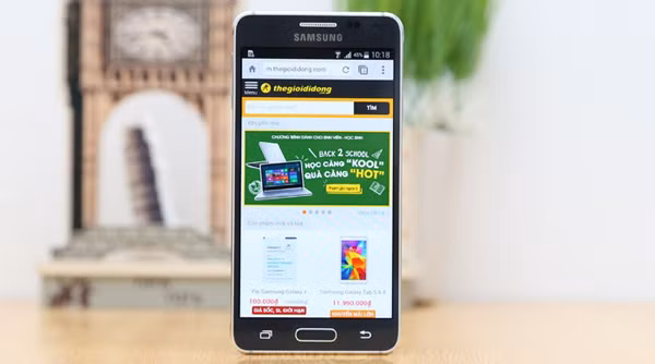 Smartphone viền kim loại đầu tiên của Samsung gây nhiều chú ý cho người dùng