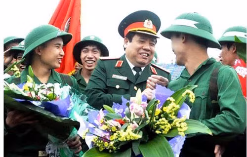 Không tán thành đề xuất buộc sinh viên phải nhập ngũ