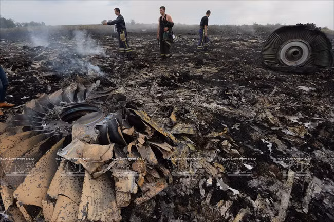 Hiện trường vụ chiếc máy bay mang số hiệu MH17 của Malaysia bị rơi ở tỉnh Donetsk, miền đông Ukraine ngày 17/7. Ảnh:THX/TTXVN