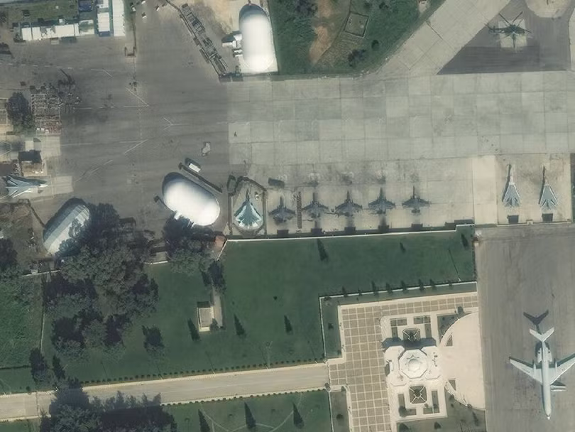 Ảnh vệ tinh công khai bí mật, Su-57 Nga vẫn hiện diện ở Syria ảnh 3