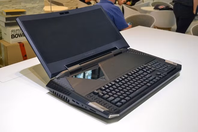 AcerPredator 21 X được xem là con quái vật trong làng laptop, đi ngược lại xu hướng laptop mỏng nhẹ hiện nay. Ảnh:Digitaltrends. AcerPredator 21 X được xem là con quái vật trong làng laptop, đi ngược lại xu hướng laptop mỏng nhẹ hiện nay. Ảnh:Digitaltrends.