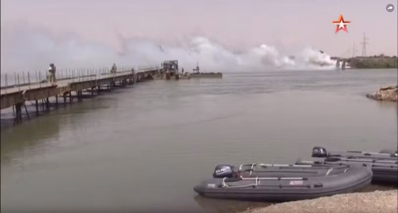 Nga lập cầu dã chiến tiếp vận quân đội Syria đánh IS ở Deir Ezzor ảnh 2