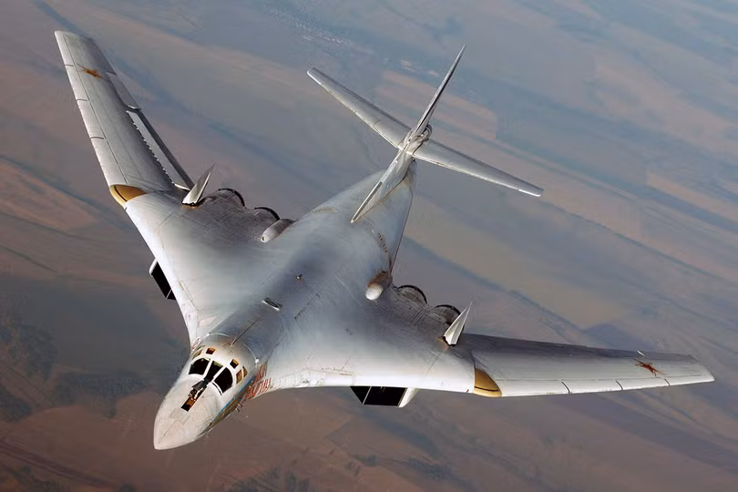 Máy bay ném bom chiến lược Tu-160 Nga lần đầu tiên tham gia chiến dịch không kích tại Syria