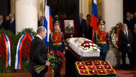 Tổng thống Putin viếng nguyên Thủ tướng Yevgeny Primakov Tổng thống Putin viếng nguyên Thủ tướng Yevgeny Primakov