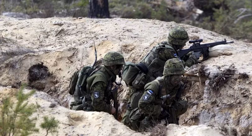 Binh sĩ NATO trong một cuộc tập trận gần biên giới Nga
