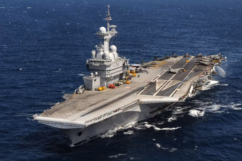Tàu sân bay "Charles de Gaulle" bắt đầu chiến dịch chống IS tại Syria