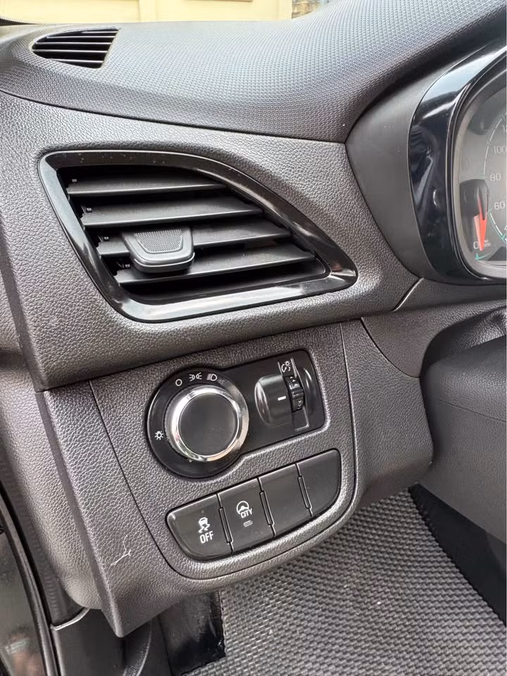 Chevrolet Spark van_viettimes_4.jpg
