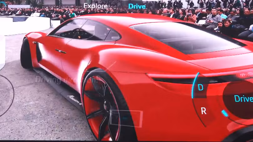 Chỉ chút nữa chiếc Porsche Mission E. đã lao vào đám đông. Nguồn: Huawei