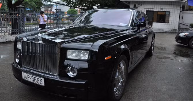 Siêu xe Rolls Royce Phantom do ông Đào Hồng Tuyển ủng hộ. Ảnh Báo Quảng Ninh.