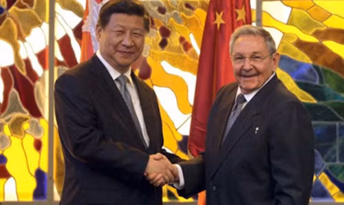 Chủ tịch Tập Cận Bình và Chủ tịch Raul Castro trong cuộc gặp năm 2014. Ảnh: Reuters