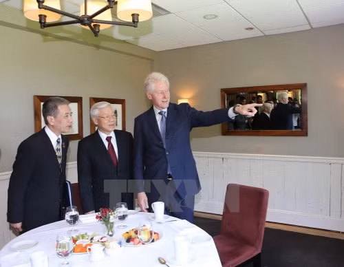 Tổng Bí thư Nguyễn Phú Trọng thăm gia đình cựu tổng thống Mỹ Bill Clinton ở thành phố New York, Mỹ. Ảnh: TTXVN
