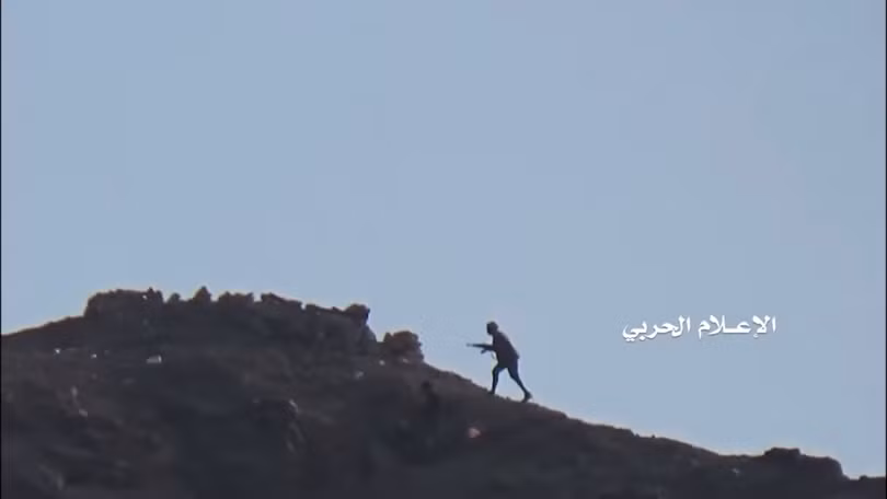 Lực lượng Houthi tiến công trên vùng đồi núi tam giác al-Salib thuộc tỉnh miền trung Yemen
