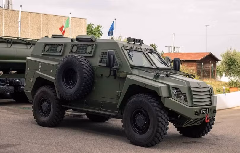 Xe bọc thép SHIELD do Mobile Land Systems (UAE-Italy) sản xuất được cung cấp cho quân đội Ukraine. Ảnh mil.in.ua Xe bọc thép SHIELD do Mobile Land Systems (UAE-Italy) sản xuất được cung cấp cho quân đội Ukraine. Ảnh mil.in.ua