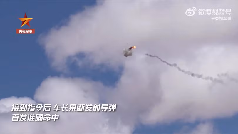 Cuộc diễn tập được thực hiện hai tháng trước cuộc diễn tập quân sự Mỹ-Ấn gần biên giới tranh chấp với Trung Quốc. Ảnh chụp màn hình CCTV