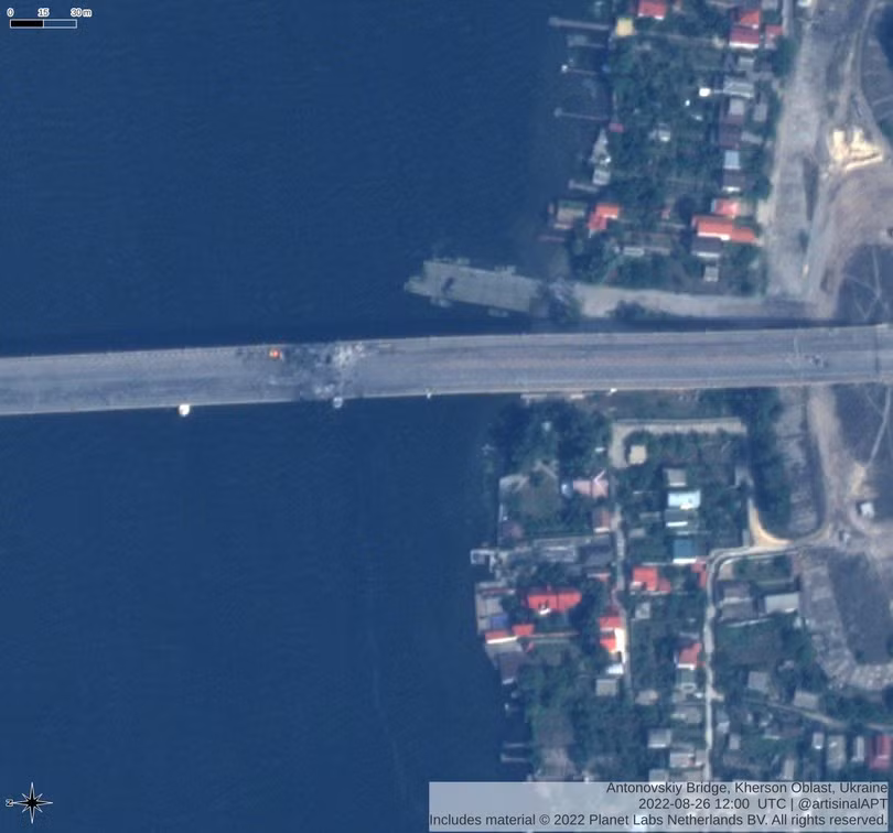 Cầu Antonivskyi ở Kherson, ngày 26/8/2022. Ảnh: Planet Labs Cầu Antonivskyi ở Kherson, ngày 26/8/2022. Ảnh: Planet Labs