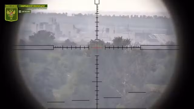 Lực lượng dân quân Luhansk tấn công vào thành phố Soledar. Ảnh video LPR