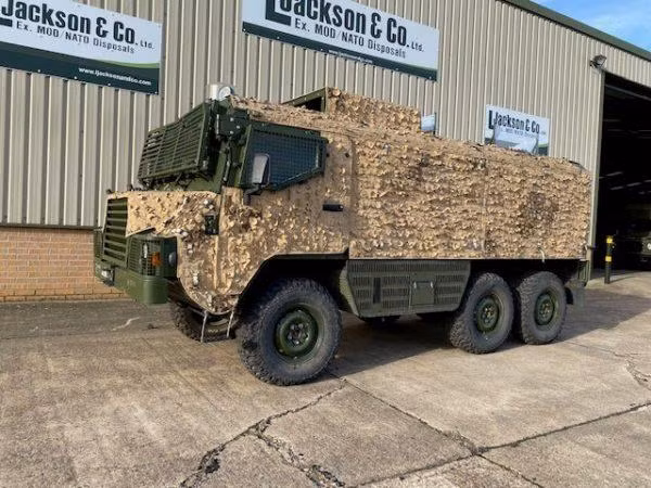Xe tuần tra bọc thép Pinzgauer-Vector của Anh, chuyển giao cho Ukraine. Ảnh mil.in.ua Xe tuần tra bọc thép Pinzgauer-Vector của Anh, chuyển giao cho Ukraine. Ảnh mil.in.ua