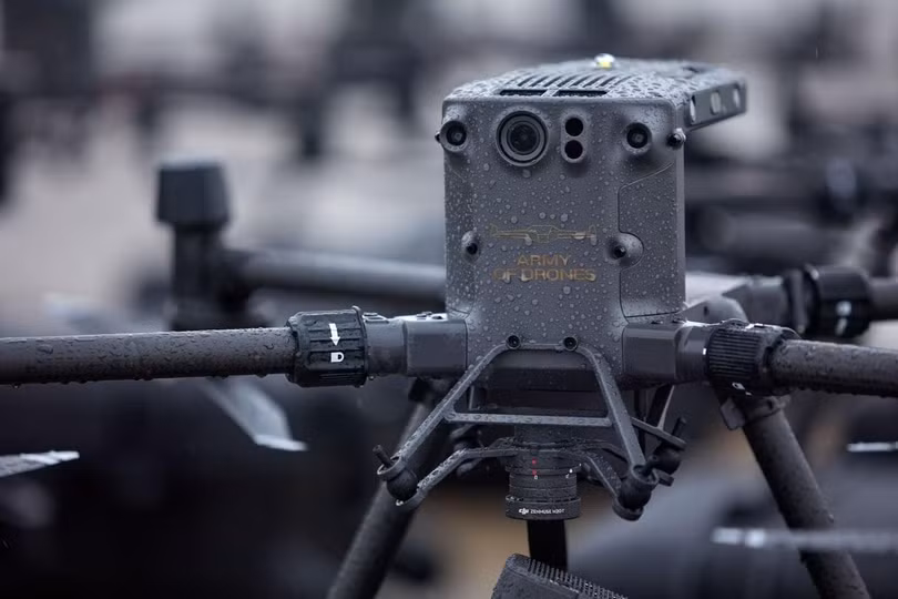 DJI Matrice 300 multicopter ở Ukraine, tháng 8/2022. Ảnh: Mykhailo Fedorov DJI Matrice 300 multicopter ở Ukraine, tháng 8/2022. Ảnh: Mykhailo Fedorov