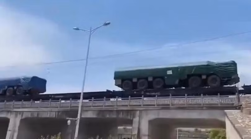 Tên lửa siêu thanh tầm trung Dongfeng-17 (DF-17) của Trung Quốc cơ động di chuyển đến tỉnh Phúc Kiến. Ảnh Military Leak