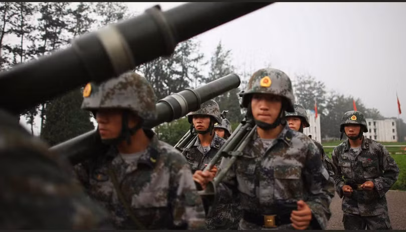 Quân đội Trung Quốc thực hiện diễn tập chiến đấu. Ảnh Sputnik.