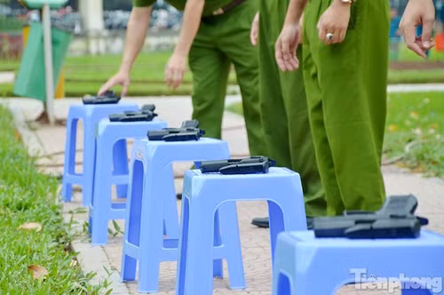 Xem chiến sĩ cảnh sát tập luyện với súng ngắn hiện đại - ảnh 13