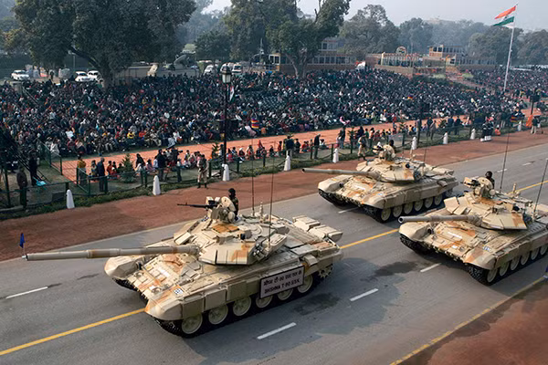 T-90 thử nghiệm thực tế chiến đấu trong sa mạc ảnh 3