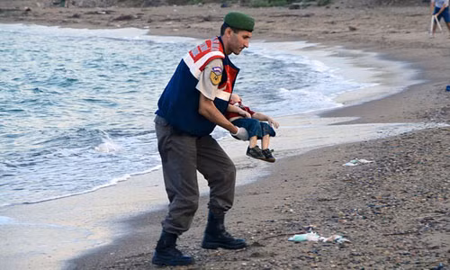 Châu Âu lại “chết lặng” với lập luận của cậu bé di cư người Syria ảnh 1 Châu Âu lại “chết lặng” với lập luận của cậu bé di cư người Syria ảnh 1
