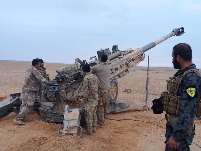 Lực lượng SDF pháo kích trên chiến trường Deir Ezzor. Ảnh minh họa: Masdar News.