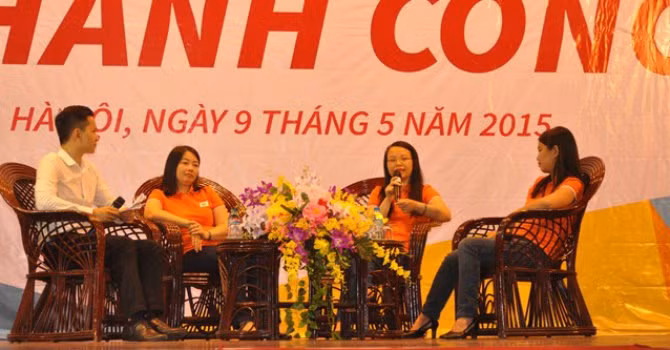 Bà Chu Thị Thanh Hà, Chủ tịch HĐQT FPT Telecom đang chia sẻ tại chương trình FPT CEO talk