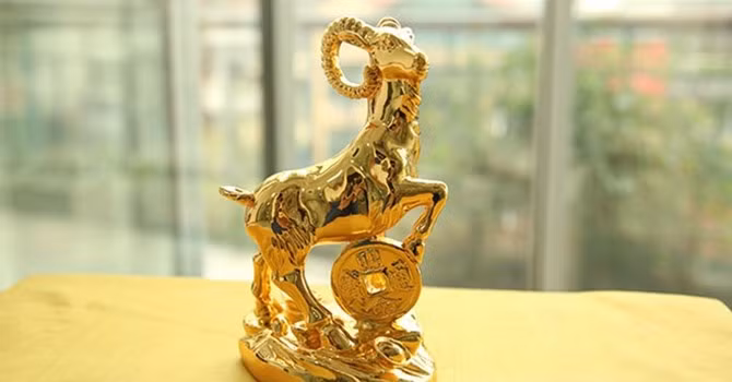 ếu như năm Giáp Ngọ 2014 là biểu tượng của quyền lực và thành công thì năm Ất Mùi 2015 lại là tượng của may mắn cát tường. 