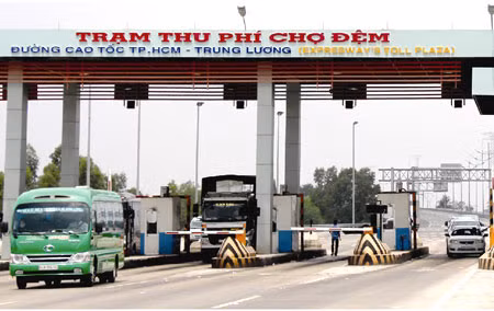 Bắt tạm giam Vũ Thị Hoan, nguyên Giám đốc Công ty Yên Khánh và khởi tố hai Đại tá quân đội