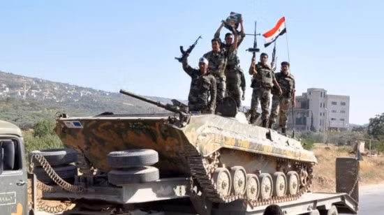 Binh sĩ quân đội Syria trên chiến trường miền Bắc tỉnh Hama