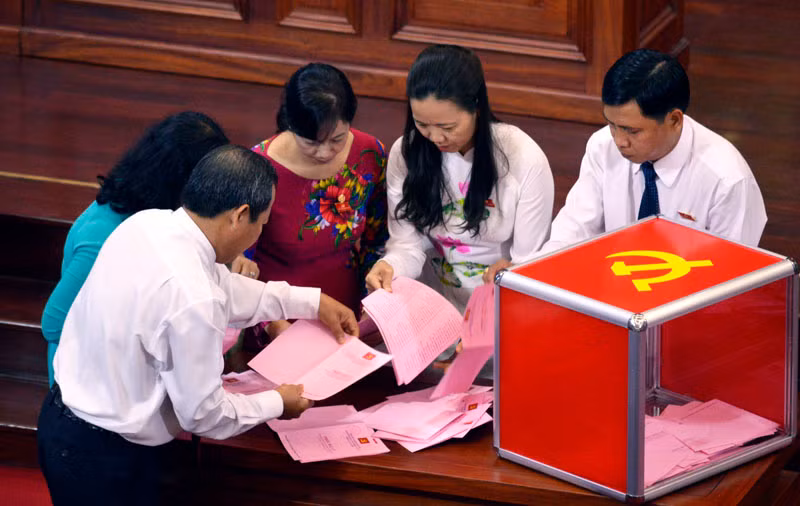 Tiến hành kiểm phiếu. Ảnh VGP/Phan Hoàng Tiến hành kiểm phiếu. Ảnh VGP/Phan Hoàng