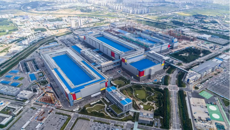 Toàn cảnh nhà máy sản xuất chip của Samsung Electronics tại Pyeongtaek, Hàn Quốc (Ảnh: CNN) Toàn cảnh nhà máy sản xuất chip của Samsung Electronics tại Pyeongtaek, Hàn Quốc (Ảnh: CNN)